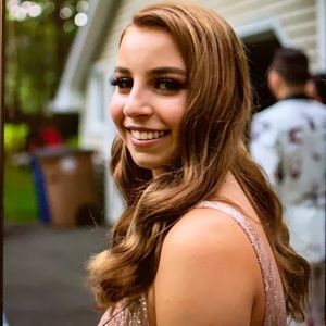 Meet your Posher, Caitlyn